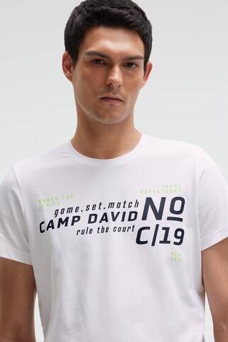 Tricou de la CAMP DAVID pe alb