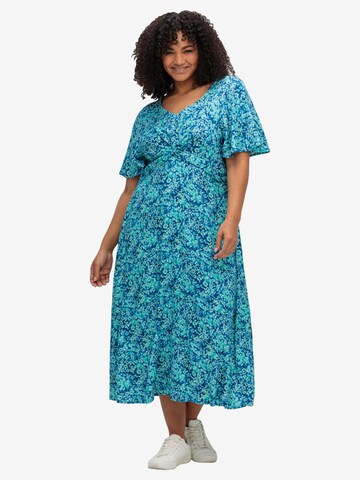 Robe d’été SHEEGO en bleu : devant