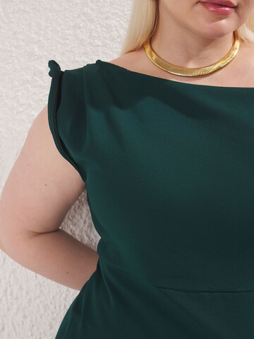 Trendyol Curve Dress in Green