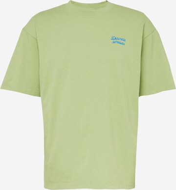 EDWIN T-shirt 'Discrete Services' i grön: framsida