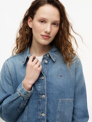 Tommy Jeans Демисезонная куртка в Синий