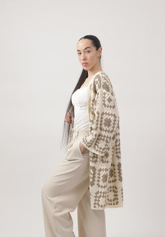 Elara Cardigan i beige