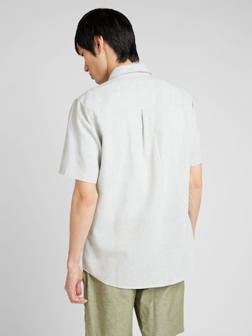 Revolution - Ajuste regular Camisa en gris
