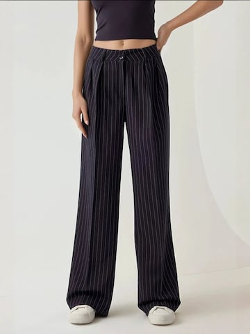Hiccup Wide leg Pleated Pants in Blue: front
