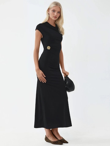 Busem Evening Dress in Black