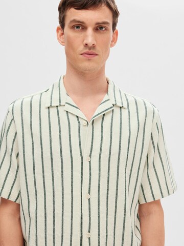 SELECTED HOMME Comfort fit Button Up Shirt 'SLHSal' in Green
