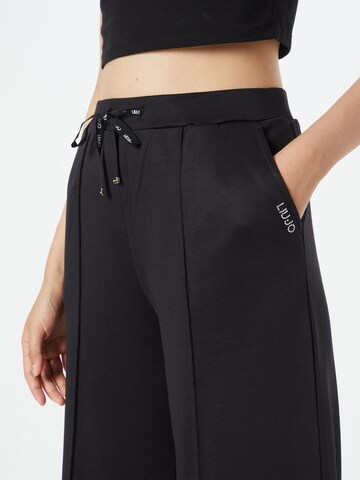 Liu Jo - Pierna ancha Pantalón de pinzas 'Felpa' en negro