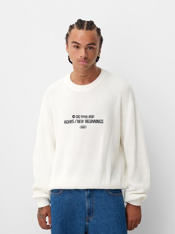 Bershka Sweater in White: front