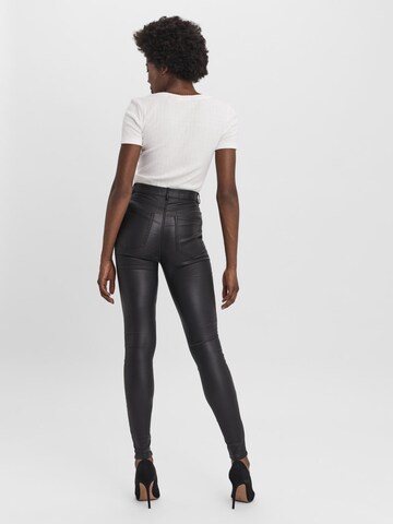 Vero Moda Petite Skinny Παντελόνι 'Sandra' σε μαύρο