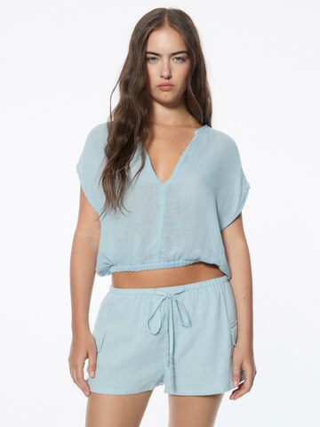 Bluză de la Pull&Bear pe albastru: față