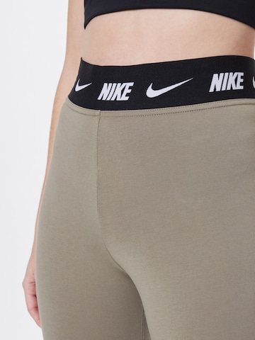 Nike Sportswear Skinny Legginsy 'Club' w kolorze zielony