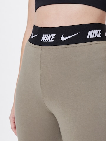 Nike Sportswear Kitsas Retuusid 'Club', värv roheline