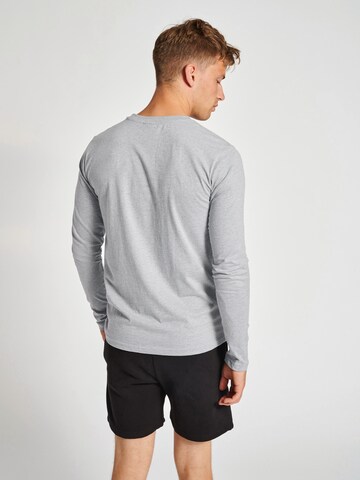 Hummel Shirt in Grau