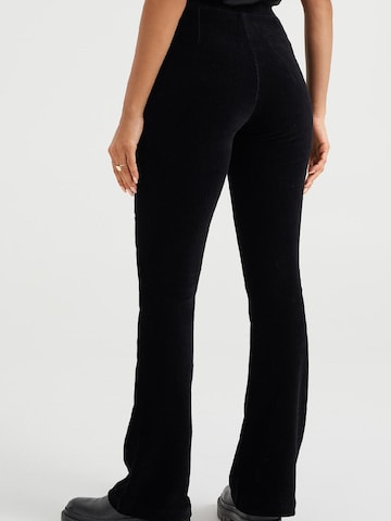 WE Fashion Flared Trousers in Black