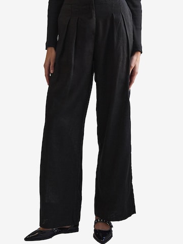 Next Брюки со складками в Черный: спереди