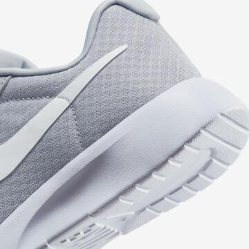 Nike Sportswear Sneaker 'TANJUN' in Grau