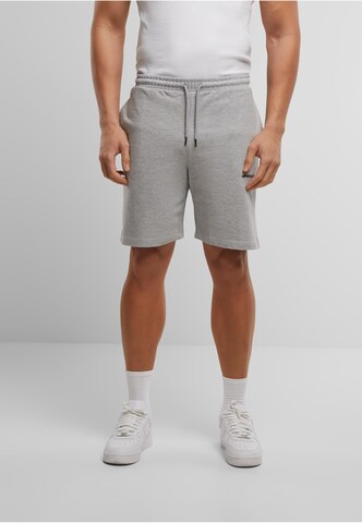 MT Upscale Regular Shorts in Grau