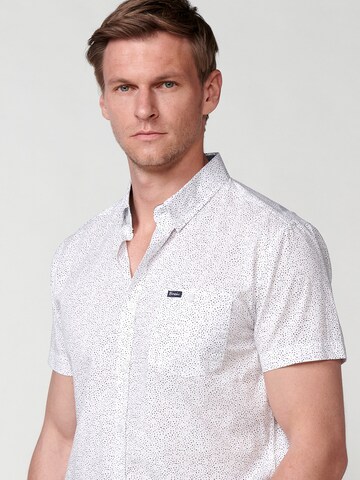 Coupe regular Chemise KOROSHI en blanc