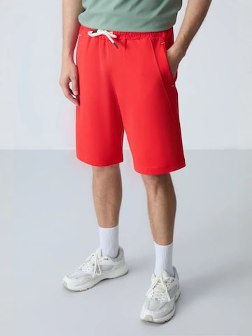 Tommy Life Regular Trousers in Red: front