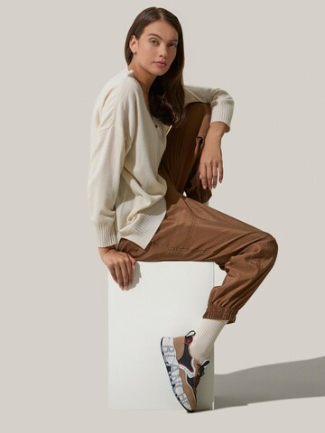 Voile blanche Lace-up shoe 'CLUB105.' in Beige
