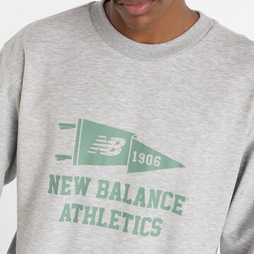 new balance Sweatshirt 'Varsity Pennant' in Grijs