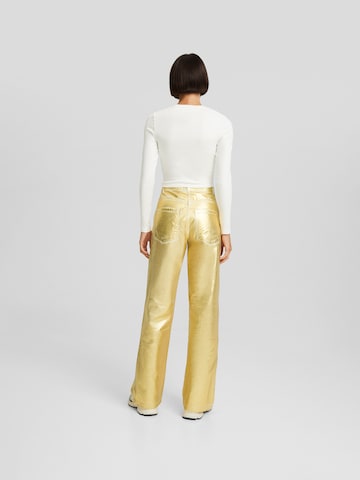 Wide leg Pantaloni di Bershka in oro