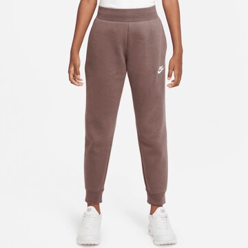 Nike Sportswear Tapered Hose 'Club' in Braun: predná strana