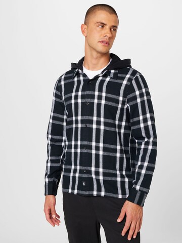 HOLLISTER Regular Fit Skjorte i sort: forside