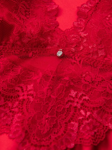 Camicia da notte di Ombre in rosso