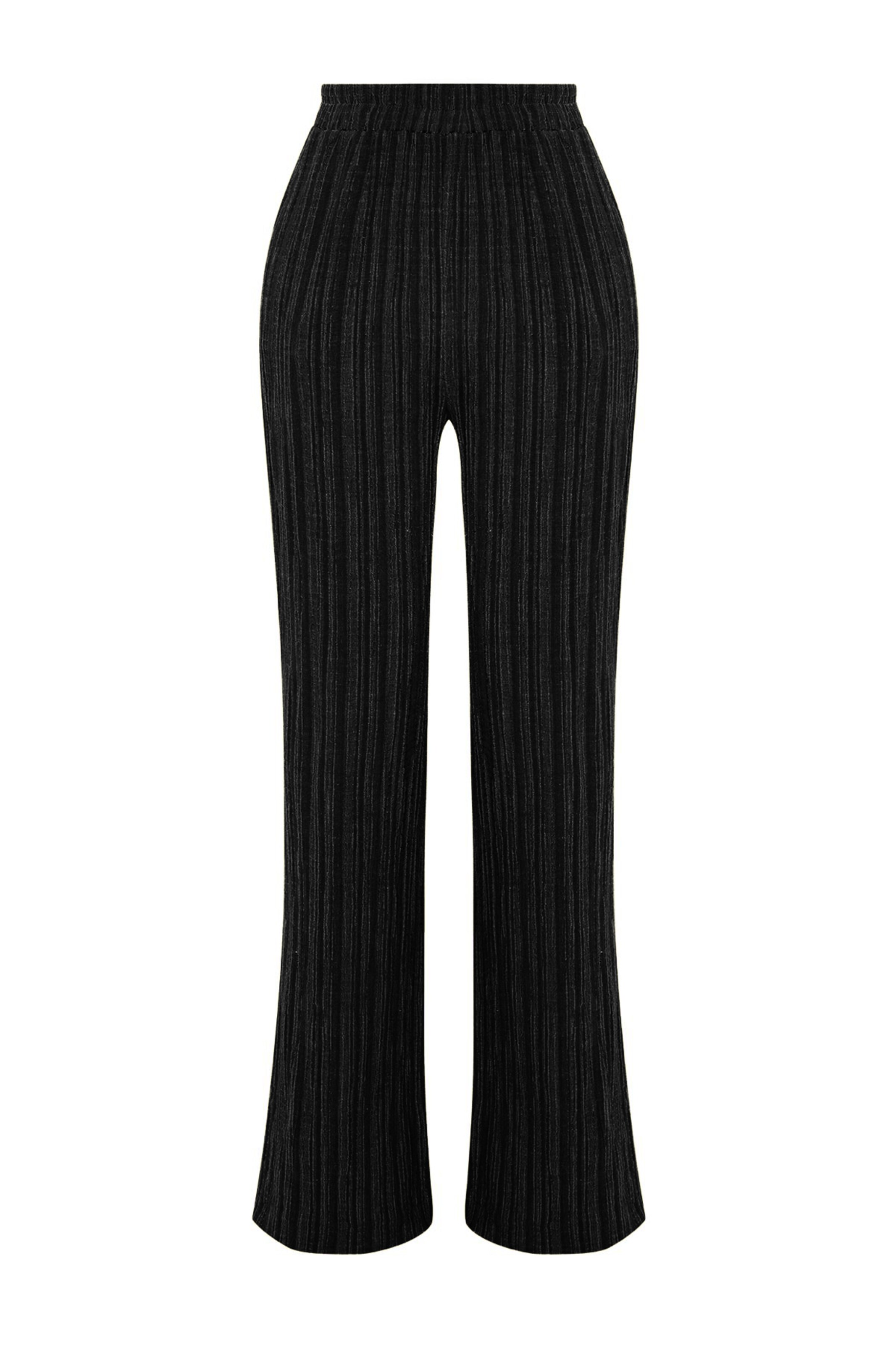 Pantaloni de la Trendyol pe negru: față