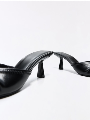 Bershka Чехли в черно