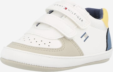 balta TOMMY HILFIGER Sportbačiai 'KIKI': priekis