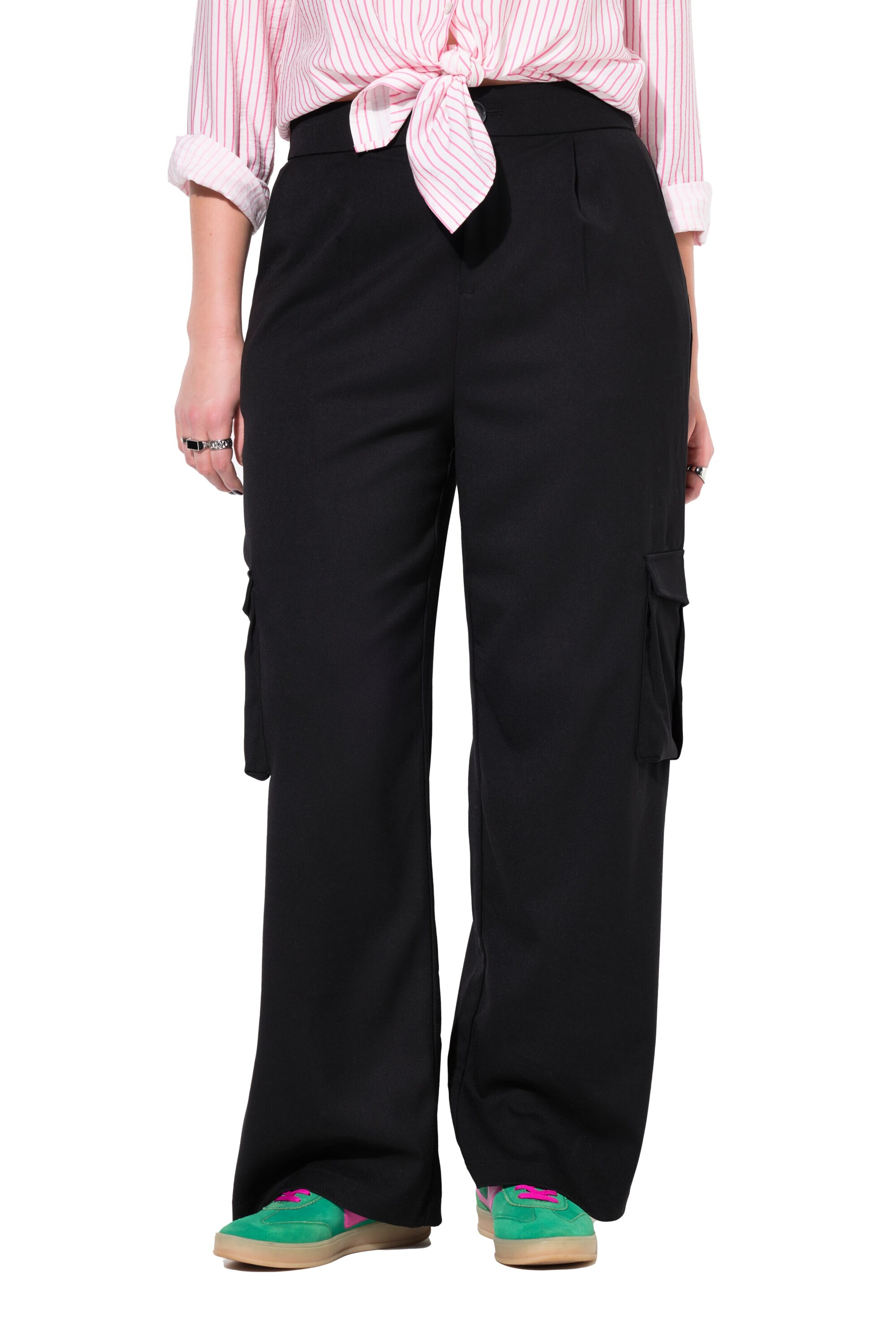 Studio Untold Loosefit Bandplooibroek in Zwart: voorkant