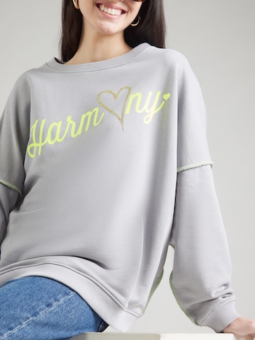 miss goodlifeSweater majica 'Harmony' - siva boja