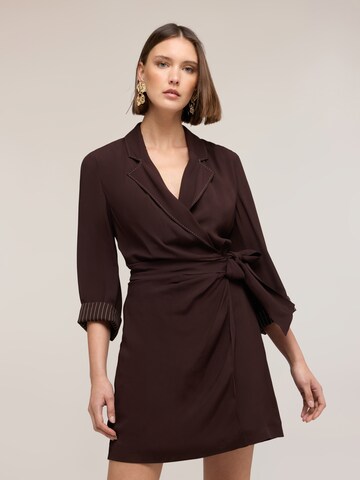 Robe MOTIVI en marron