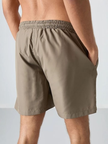 Tommy Life Regular Broek in Bruin