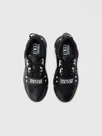 Versace Jeans Couture Σνίκερ χαμηλό 'FONDO SPEEDTRACK DIS. SC4' σε μαύρο