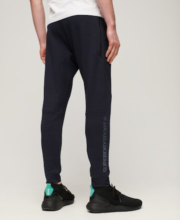 Coupe slim Pantalon de sport Superdry en bleu