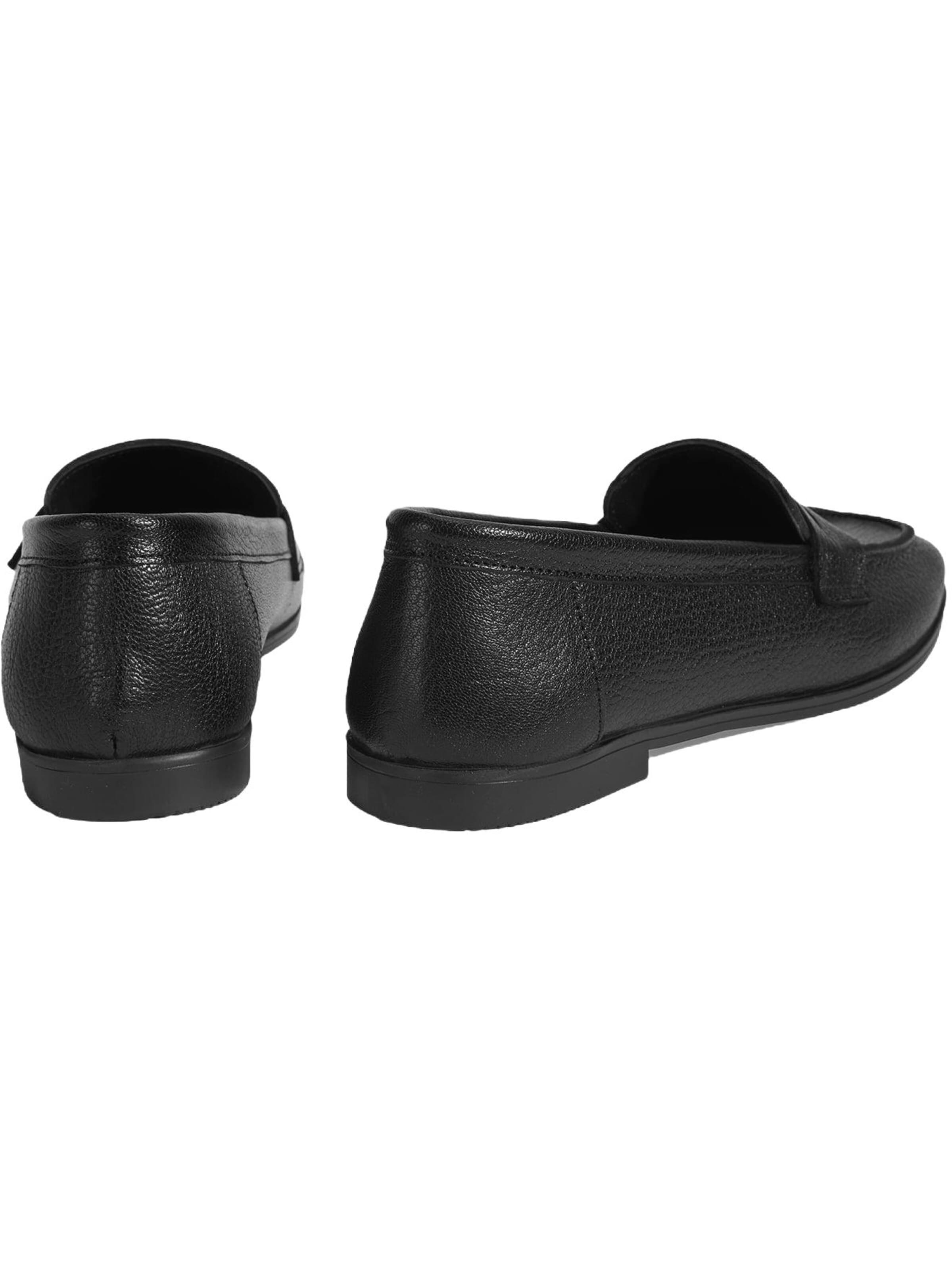 Desa Moccasin in Black