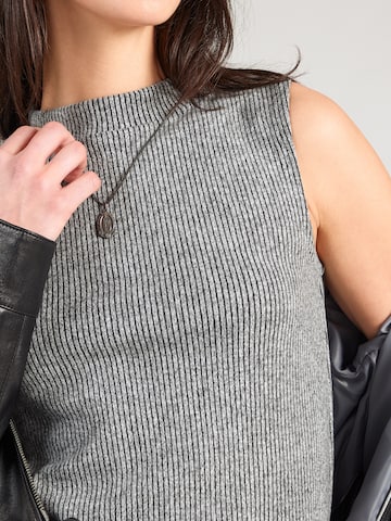 ABOUT YOU Плетена рокля 'Ayana' в сиво