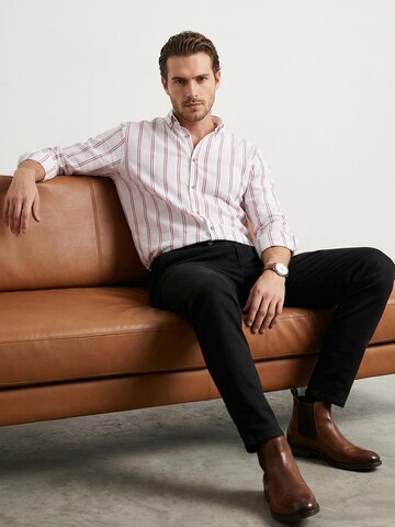 Trendyol Slim Fit Skjorte i rød