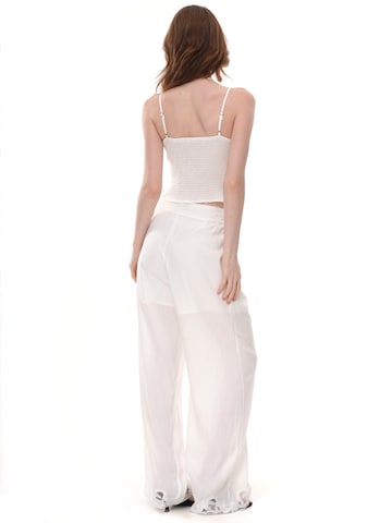 yoligex Top 'White Floral Embroidery Corset Cami Top, Sweetheart Neck Boned Curved Hem Bustier Crop Top' in White