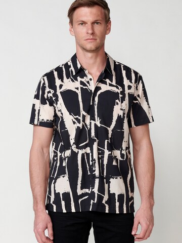 Coupe regular Chemise KOROSHI en noir : devant