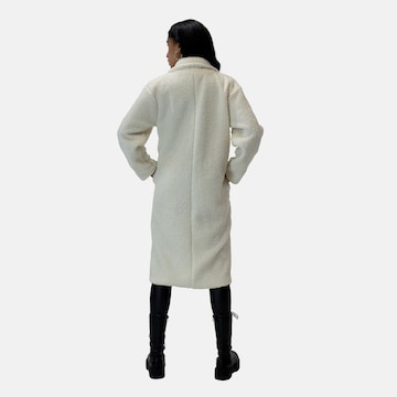 Manteau d’hiver Elara en blanc
