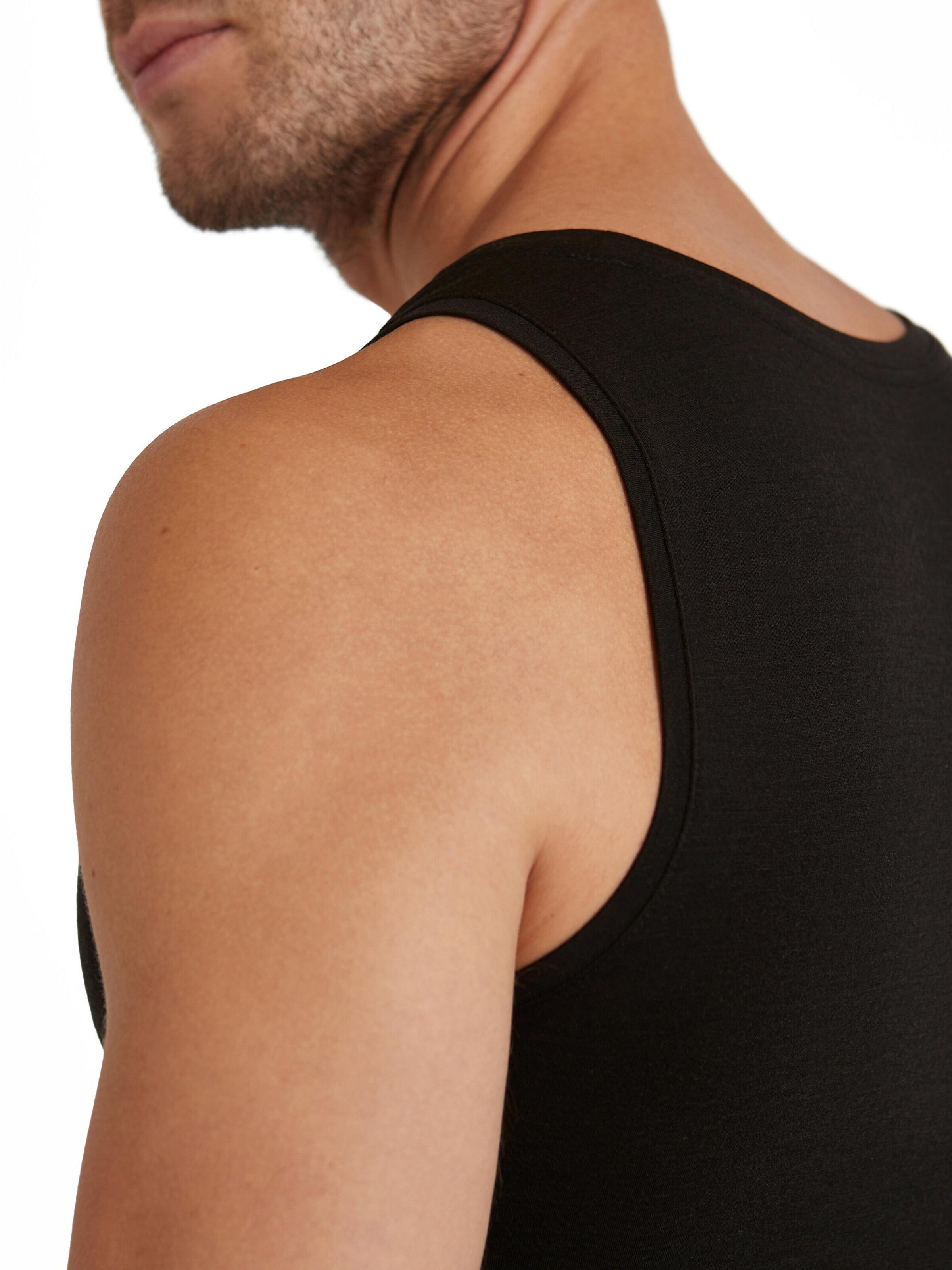 FALKE Undershirt in Black