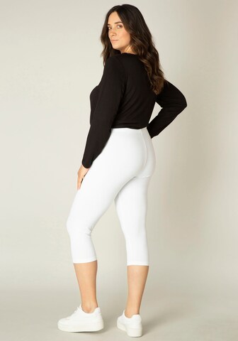 BASE LEVEL CURVY Skinny Leggings in Weiß