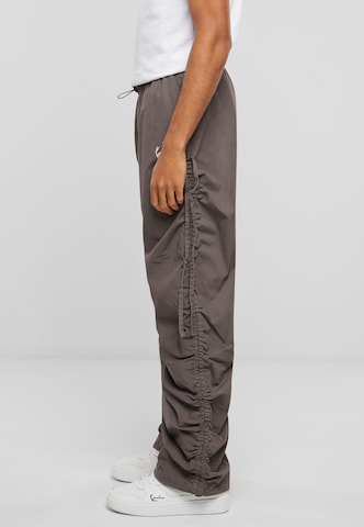 regular Pantaloni cargo di Karl Kani in grigio