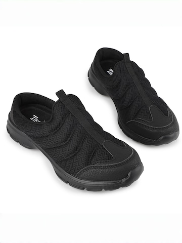 Tiestra Clogs in Black