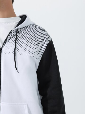YOUTHUP Sports Suit in Black