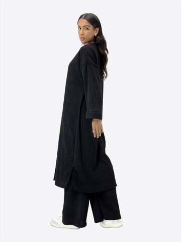 Elara Hausanzug in Schwarz